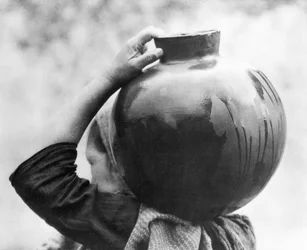 Frau mit Olla, Mexiko, ca. 1927